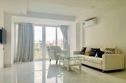 2 bedroom apartment with wooden floor, swimming pool on Nguyen Thuong Hien street