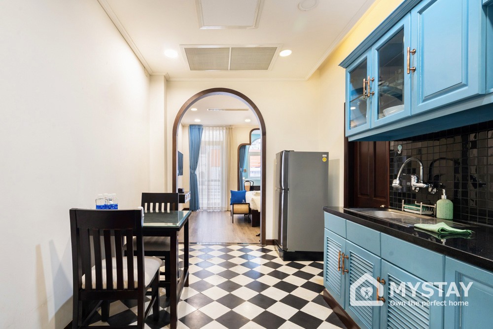 Cho thuê căn hộ dịch vụ 1 phòng ngủ có ban công đường Nguyễn Phi Khanh