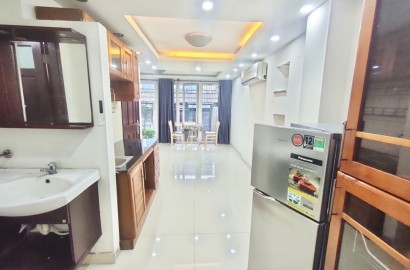Cho thuê căn hộ 1 phòng ngủ, máy giặt riêng đường Trần Quốc Hoàn