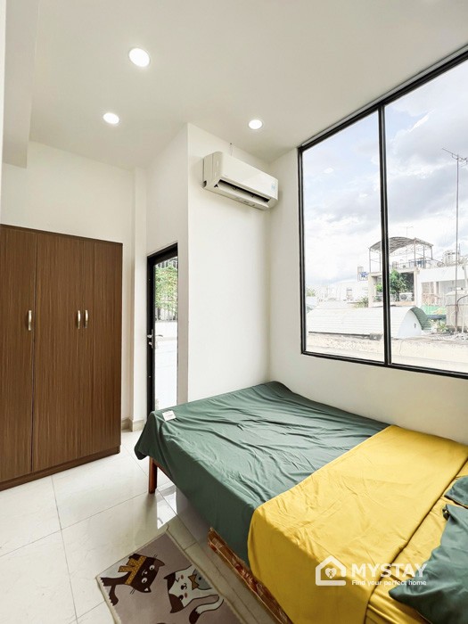 Cho thuê căn hộ dịch vụ 2 phòng ngủ riêng có ban công đường Phan Đình Phùng