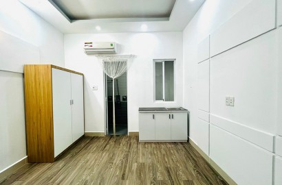 Studio apartment for rent on Huynh Van Banh street in Phu Nhuan district