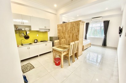 Serviced apartmemt for rent on Dao Duy Anh street in Phu Nhuan District