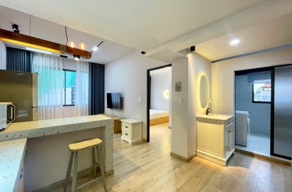 Cho thuê căn hộ 1 phòng ngủ, sàn gỗ đường Nguyễn Sơn Hà Quận 3