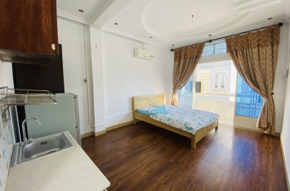 Studio apartmemt for rent with balcony on Ngo Quyen Street
