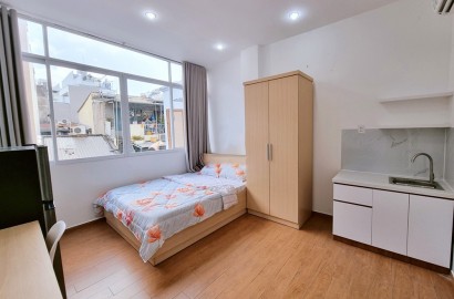 Serviced apartmemt for rent with big window on Pasteur street in District 3