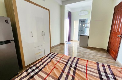 Serviced apartmemt for rent with big balcony on Chu Van An street