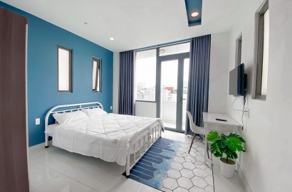 Serviced apartment with balcony on Nhieu Tu street in Phu Nhuan district