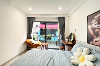 New Serviced apartmemt for rent with balcony on Nguyen Trai street in District 1