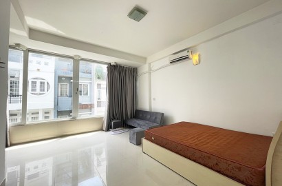 Serviced apartmemt for rent with big window on Le Van Sy Street
