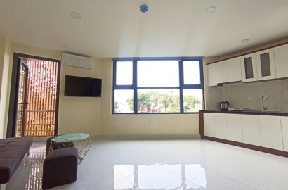 Spacious serviced apartmemt for rent with balcony on Hoang Sa street in District 3