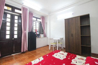 Studio apartment for rent with balcony on Le Van Sy street in District 3