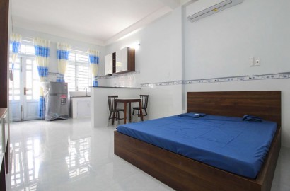 Serviced apartmemt for rent with balcony, fully furnished on Cach Mang Thang 8