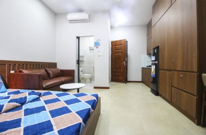 Serviced apartmemt for rent with small yard on Le Van Sy street