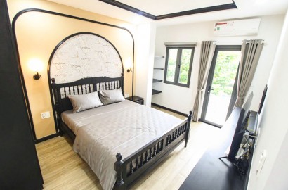 Cho thuê căn hộ 1 phòng ngủ đẹp có ban công đường Nguyễn Thị Minh Khai