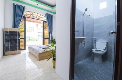 Bright studio apartmemt for rent with balcony on Tran Mai Ninh street