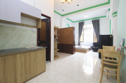 Spacious Studio apartmemt for rent with big window on Tran Mai Ninh street