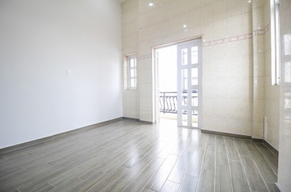 Duplex apartment for rent with balcony, elevator on Luong Nhu Hoc Street