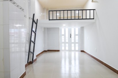 Duplex apartment for rent with balcony, elavator on Luong Nhu Hoc Street