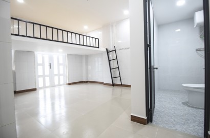 Duplex apartment for rent with balcony in District 5