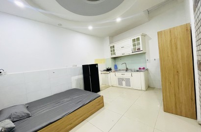 Ground floor studio apartment for rent on Huynh Van Banh street in Phu Nhuan district