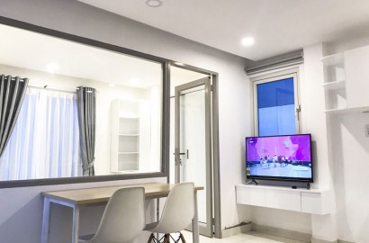 1 Bedroom apartment with cool window near Nguyen Van Cu bridge