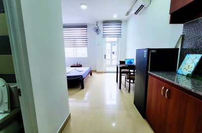 Serviced apartmemt for rent with balcony on Cach Mang Thang 8 Street - District 10