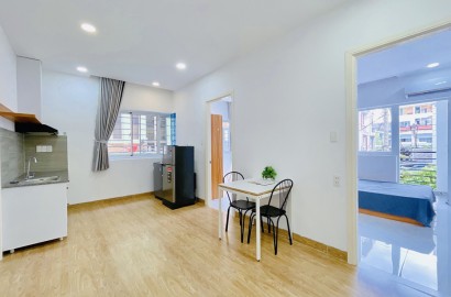 Cho thuê căn hộ 2 phòng ngủ có ban công đường Phan Đăng Lưu