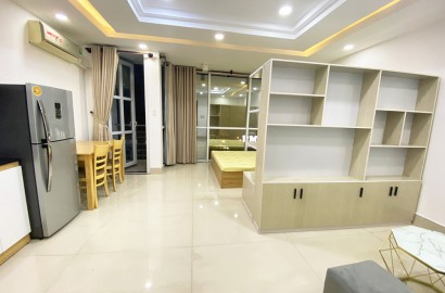 Studio apartmemt for rent with balcony on Tran Quoc Hoan street in Tan Binh District