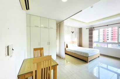 Cho thuê căn hộ studio tiện nghi, cửa sổ lớn trung tâm quận Bình Thạnh