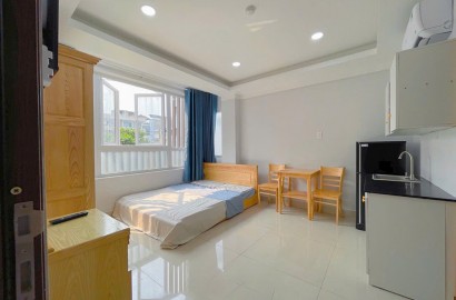 Serviced apartmemt for rent with big window on Nguyen Trai street