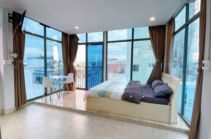 Top floor serviced apartment, big window near Le Thi Rieng park