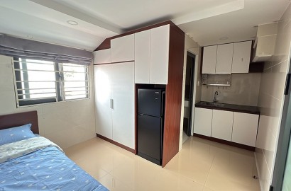 Studio apartment with airy windows, lots of light on Tran Hung Dao street