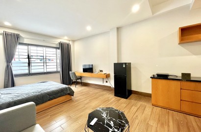 Serviced apartment with big window on Hai Ba Trung street