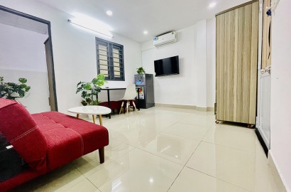 2 bedroom apartment with balcony on Nguyen Dinh Chinh street