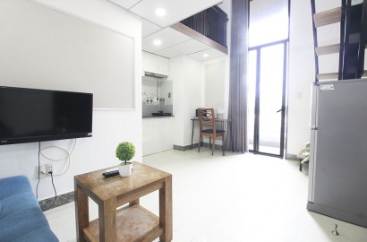 Spacious duplex apartmemt with balcony, washing machine on Nguyen Van Linh road