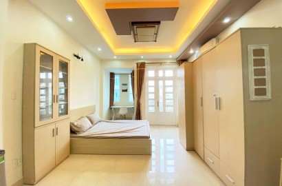 Studio apartment with balcony, natural light on Hoang Hoa Tham street