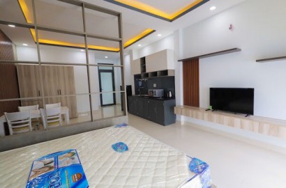 Spacious serviced apartment with balcony near Lotte Mart District 7