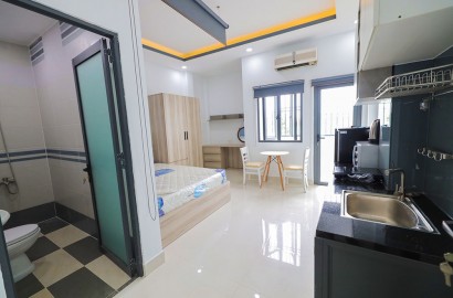 Serviced apartment with balcony near Lotte Mart District 7