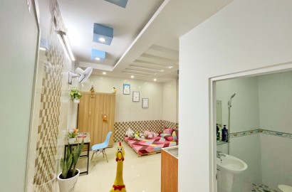 New, clean studio apartment on Nguyen Kiem street
