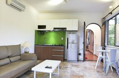1 Bedroom apartment with balcony and bathtub near Con Rua Lake