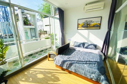 Cho thuê căn hộ 1 phòng ngủ có ban công ngập nắng tại Quận Bình Thạnh