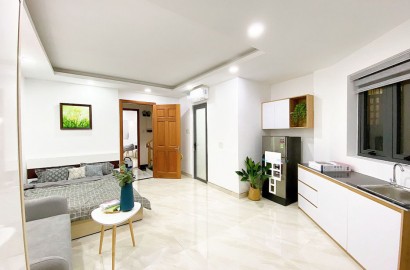 Clean studio with airy window on Nguyen Thuong Hien street