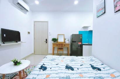 Nice studio with small balcony on Thich Quang Duc street