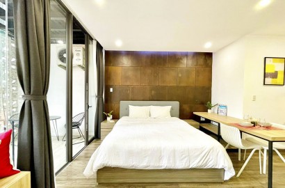 Wooden floor serviced apartment with balcony right Thi Nghe bridge, District 1