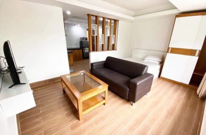 Studio apartment with lots of natural light next to Phu Nhuan park