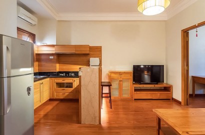 Cho thuê căn hộ 1 phòng ngủ ấm cúng, sàn gỗ, có bồn tắm, ban công Quận Phú Nhuận