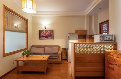 Cho thuê căn hộ 1 phòng ngủ sàn gỗ, nội thất gỗ cao cấp Quận Phú Nhuận