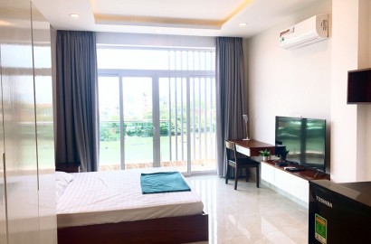 Large serviced apartment with balcony, fully furnished on Tran Xuan Soan street