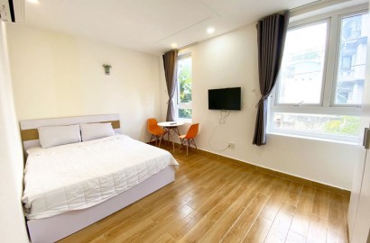 Serviced apartment with lots of natural light windows near the airport