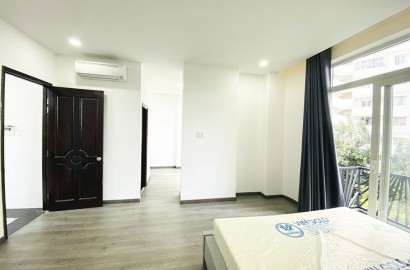 Serviced apartment with balcony, open view on Vu Huy Tan street